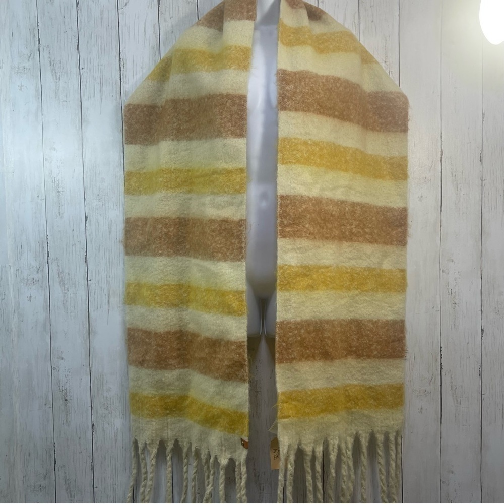 Frye & Co Butter Wide Blanket Fringed Scarf NWT OS